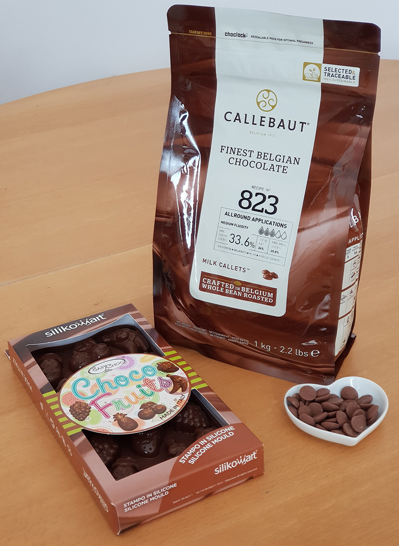 Mléčná čokoláda Callebaut 823 (33,6%) 1kg Milk Callets a silikonová forma na čokoládu SilikoMart